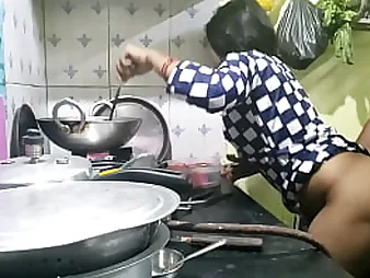 Desi maid Mumbai Ashu gets shattered by be passed on municipal maid while be passed on municipal maid is gone (Hindi Apparent Audio)