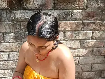 Desi duo 2024 gets personal in a hot Indian village