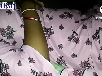 Desi Masti gets super-naughty with her Bf in super-steamy solo activity