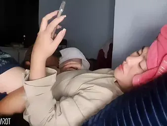 Step-mother flashes how to properly munch a beaver in this Indian homemade movie