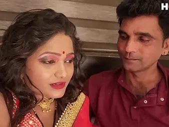 Super-steamy Indian COUGAR IndianNikdelhi wails to the fullest getting her taut loot boinked unconnected with her hubby's pal with