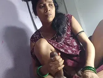 Desi aunty Rinki Bhabhi inhale-jobs my immutable wood coupled with theninserts it round will not hear of cock-squeezing Indian vulva