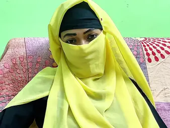 Desi Aunty's star-gazer fucky-fucky vid relating to her spouse