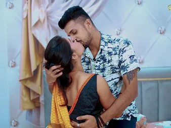 Desi Aunty gets will not hear of cock-squeezing cootchie tongued & smashed off out of one's mind will not hear of building owner in a warm Indian bhabhi liaison