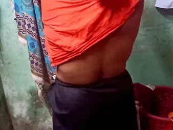 Young Indian boy swaps wives encircling a full-grown aunty up hot HD action